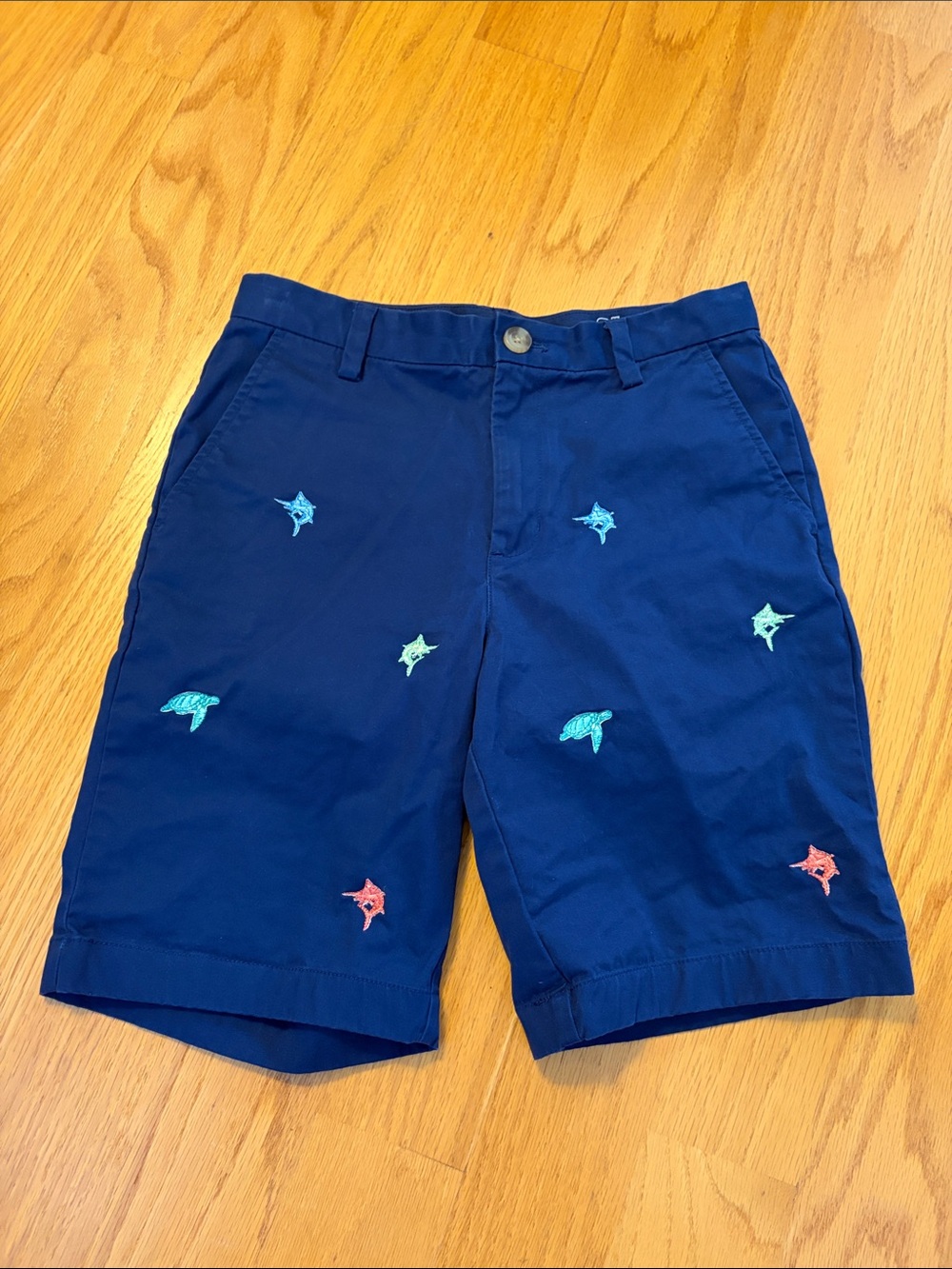 Vineyard vines navy blue embroidered shorts size 12